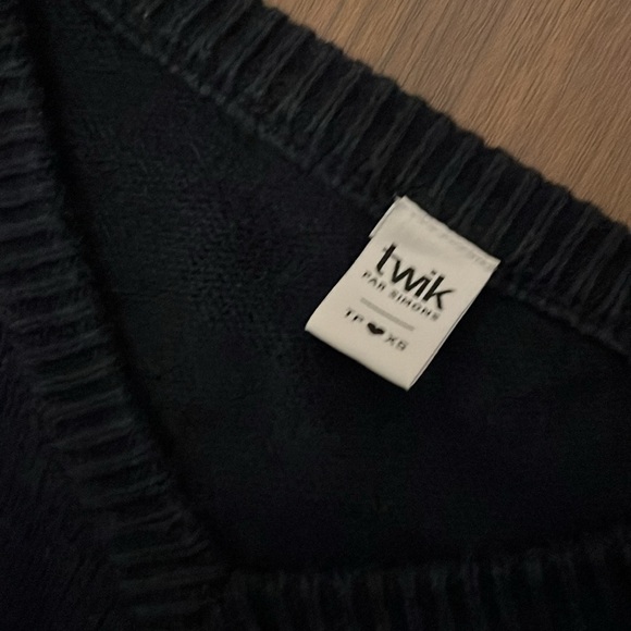 Blue v neck - Picture 2 of 2